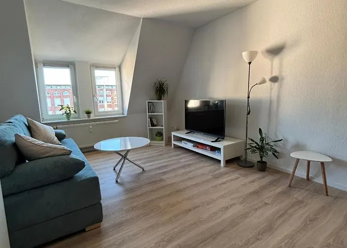 1 Raum Dachgeschosswohnung In Ruhiger Lage