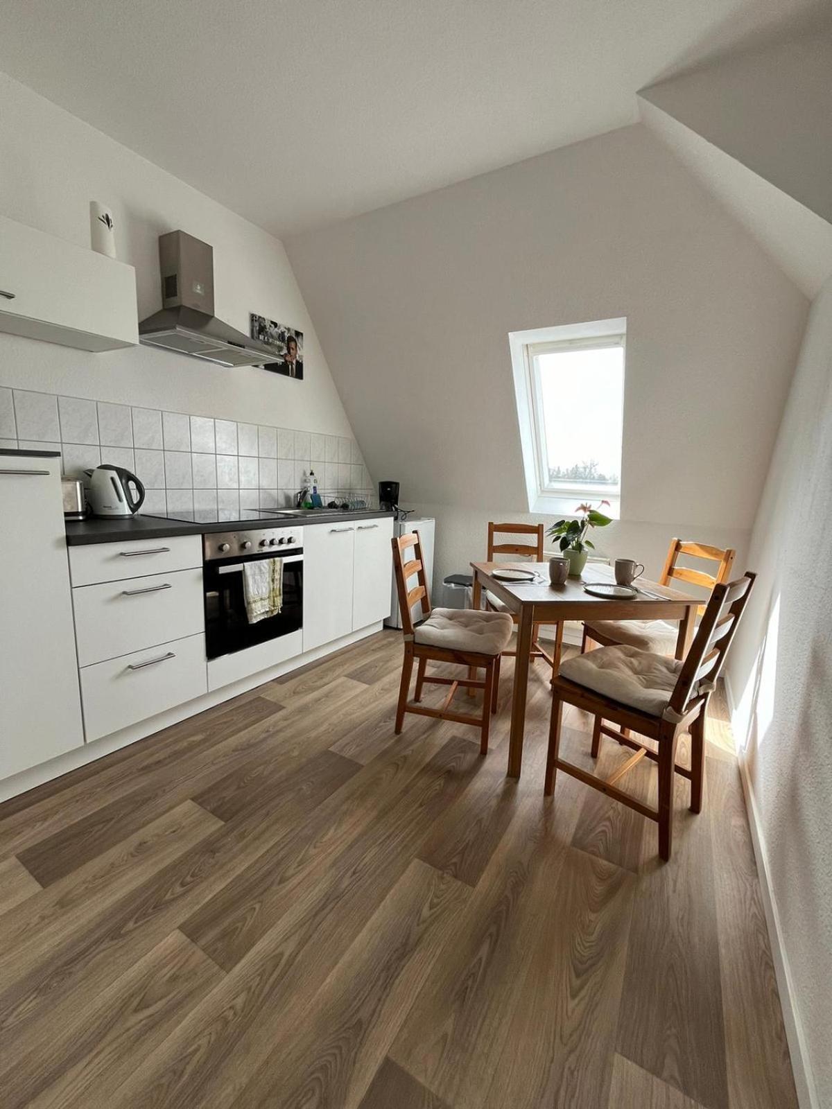 1 Raum Dachgeschosswohnung In Ruhiger Lage Apartment *