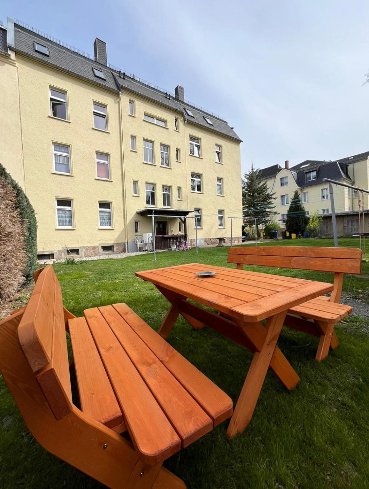 1 Raum Dachgeschosswohnung In Ruhiger Lage *