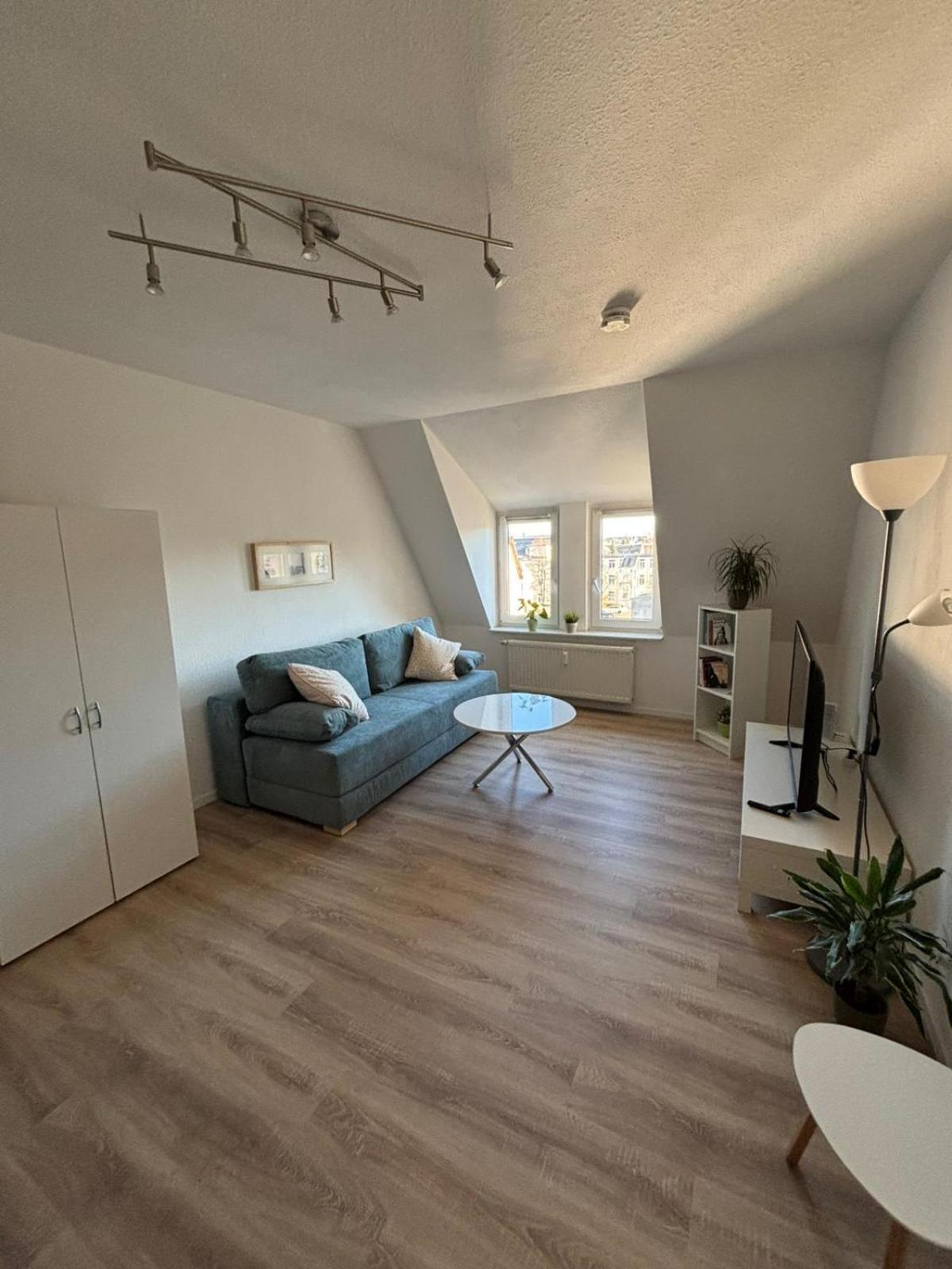1 Raum Dachgeschosswohnung In Ruhiger Lage Limabach - Oberfrohna